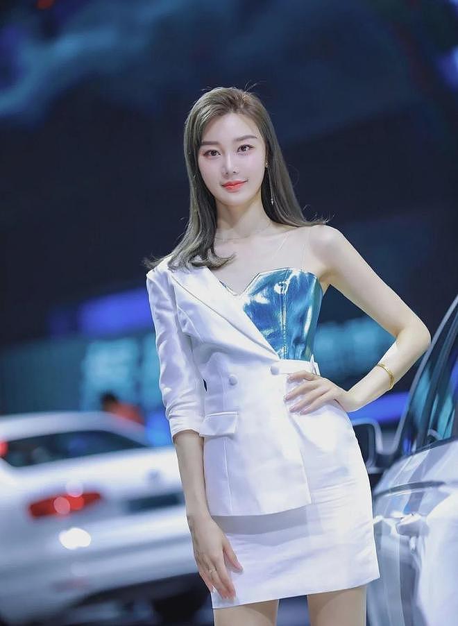 【美女】她是车模界的天花板,身材气质长相样样俱佳,你确定不动心(组图) - 5