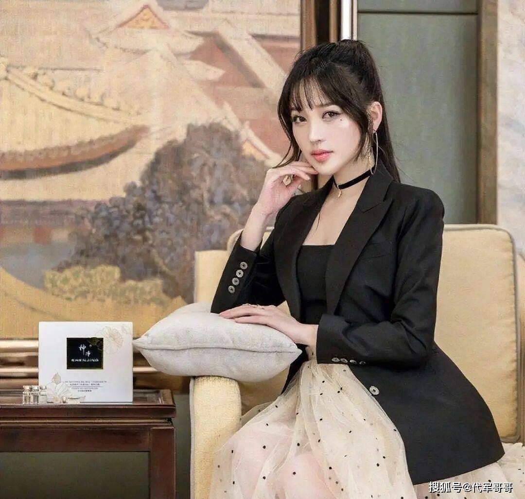 42岁歌手金莎近况曝光！婚礼现场演唱三首歌曲（组图） - 5