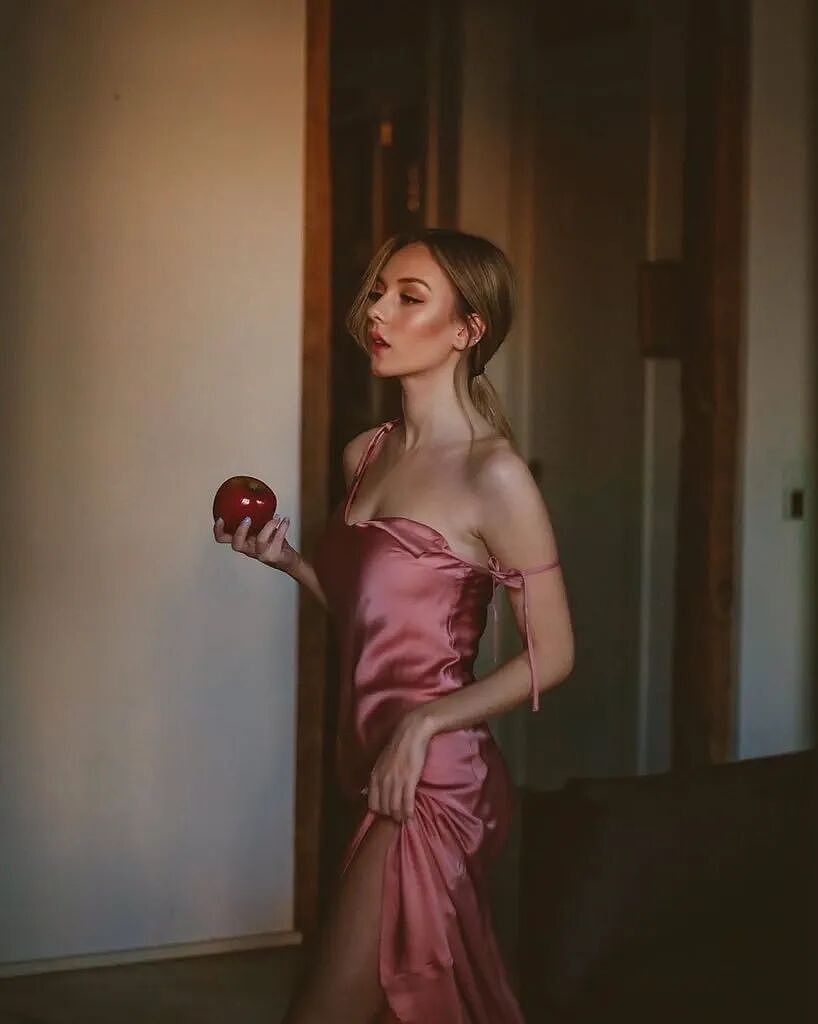 【美女】00后性感辣妹,18秒热舞火遍ins,美女这腰不是腰(组图) - 15