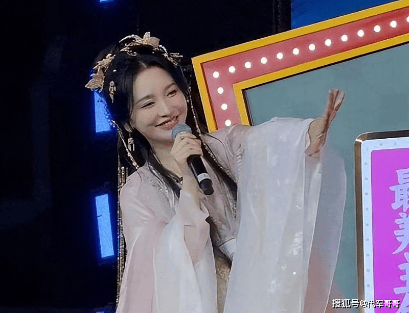 42岁歌手金莎近况曝光！婚礼现场演唱三首歌曲（组图） - 4