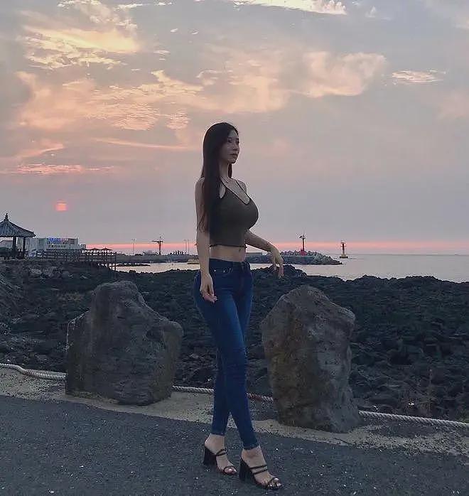 【美女】“美女试睡员”身材太惹火：36E+俏臀，绝杀（组图） - 22