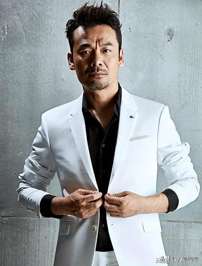 父亲是著名导演，他却“窝囊”35年没人理！直到遇66岁迟蓬才大火（组图） - 1