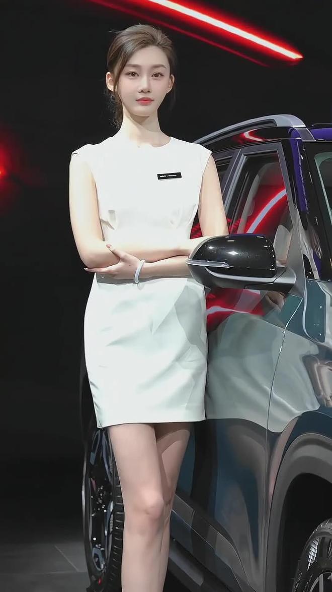 【美女】她是车模界的天花板,身材气质长相样样俱佳,你确定不动心(组图) - 1