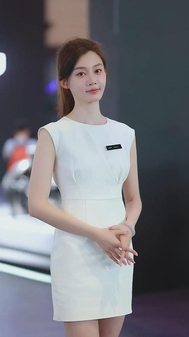【美女】她是车模界的天花板,身材气质长相样样俱佳,你确定不动心(组图) - 2
