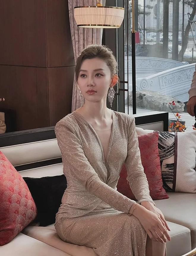 【美女】她是车模界的天花板,身材气质长相样样俱佳,你确定不动心(组图) - 4
