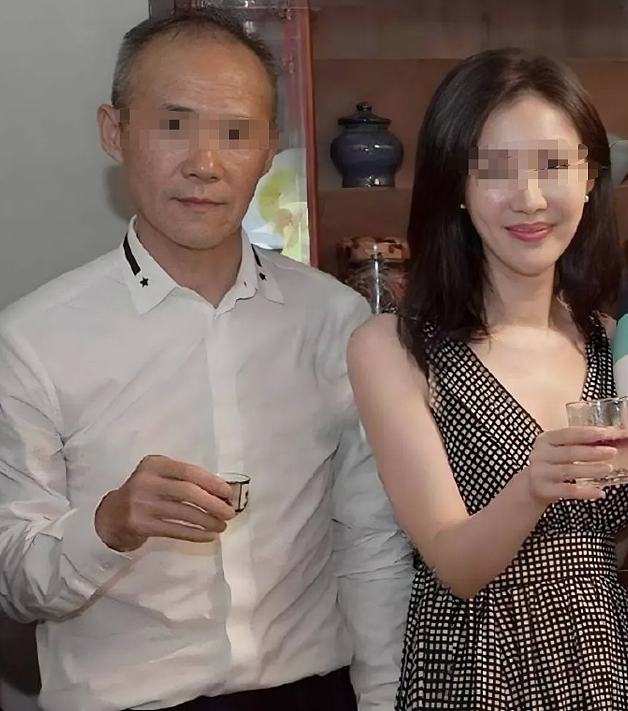 全网疯传!王石和田朴珺合影清零,疑似“婚变”?女方回应来了(组图) - 2
