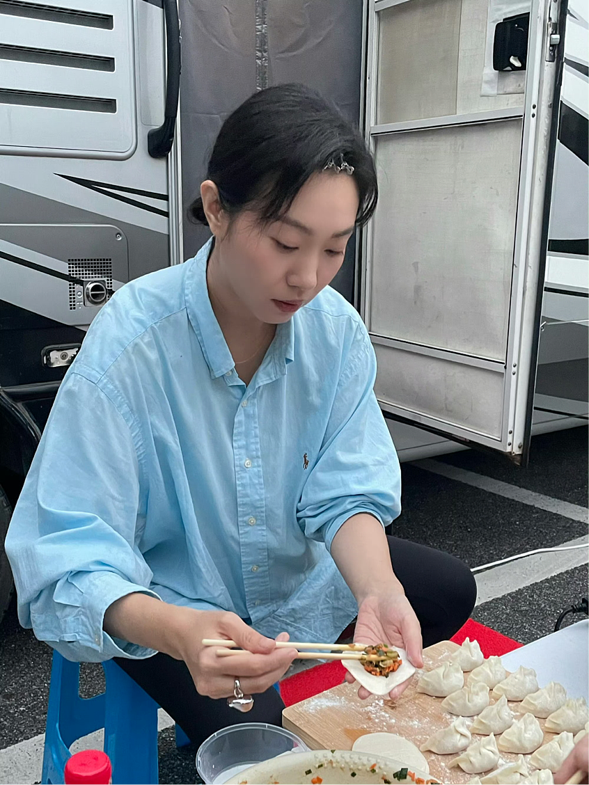 【情感】凭《老舅》里舅妈一角爆红,低调嫁导演,儿子取名“满意”,家庭是她最大的底气(组图) - 20
