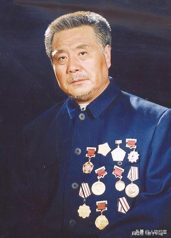 父亲是著名导演，他却“窝囊”35年没人理！直到遇66岁迟蓬才大火（组图） - 3