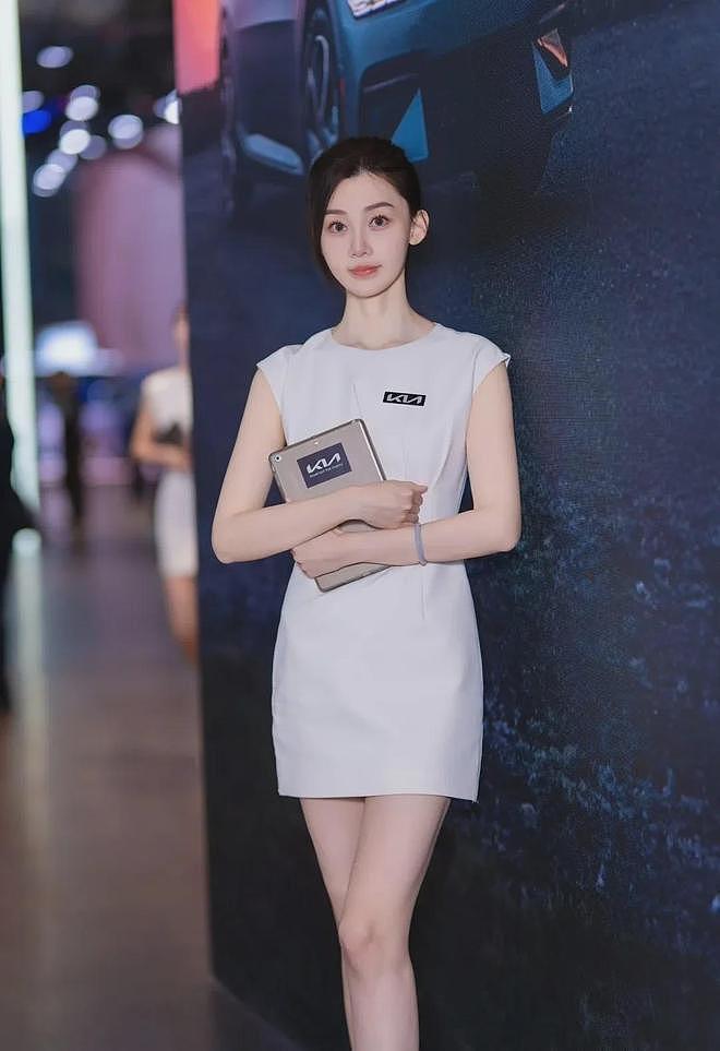 【美女】她是车模界的天花板,身材气质长相样样俱佳,你确定不动心(组图) - 6