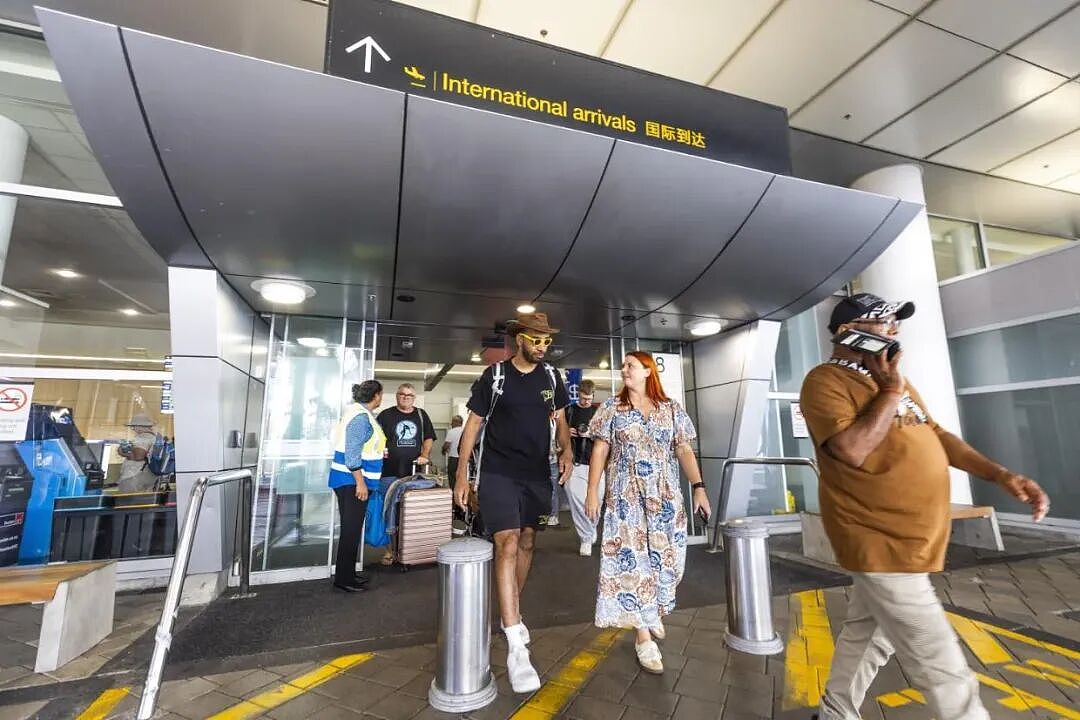奥克兰西区商店持械抢劫,三名青少年落网;新西兰旅游局花近1000万纽币找65个网红宣传!纳税人:游客没见多(组图) - 7