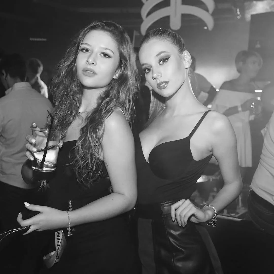 【美女】00后性感辣妹,18秒热舞火遍ins,美女这腰不是腰(组图) - 19