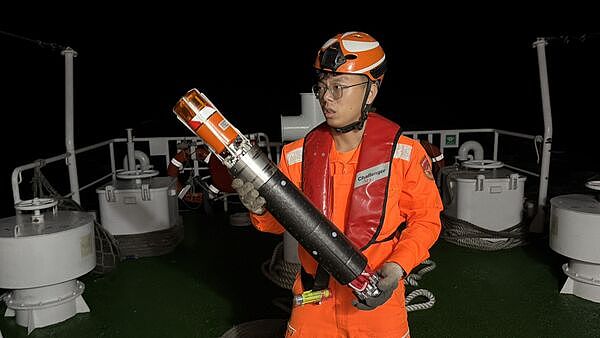 空军F-16失事,飞官失踪!台湾海巡署急派9舰艇搜索,救援画面曝光(视频/组图) - 3