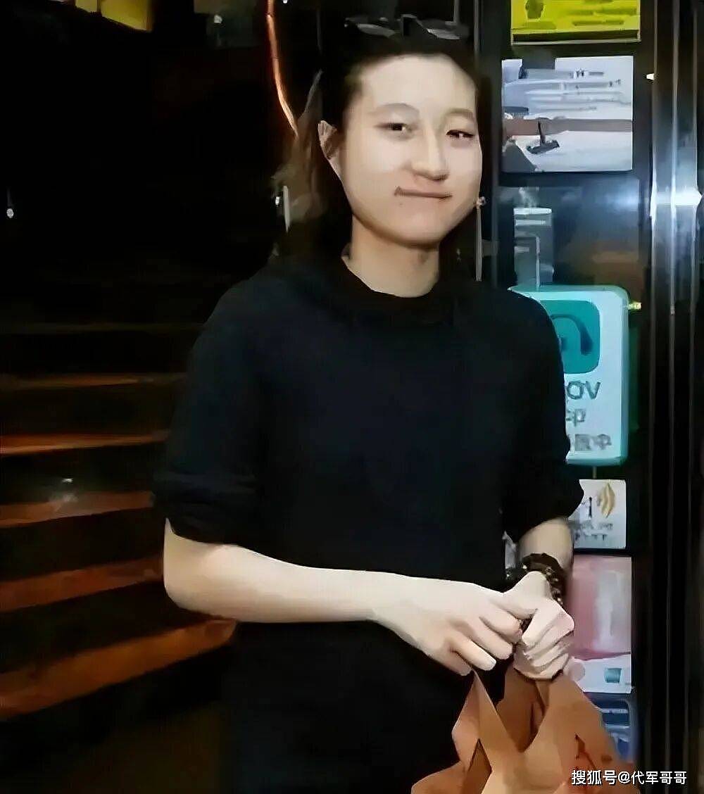 迟到的父爱也是爱!成龙向女儿抛橄榄枝(组图) - 6