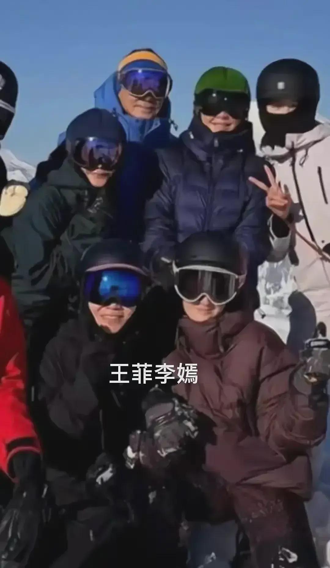 王菲女儿李嫣疑恋爱!与帅气男生现身机场,俩人有说有笑外形般配(组图) - 12