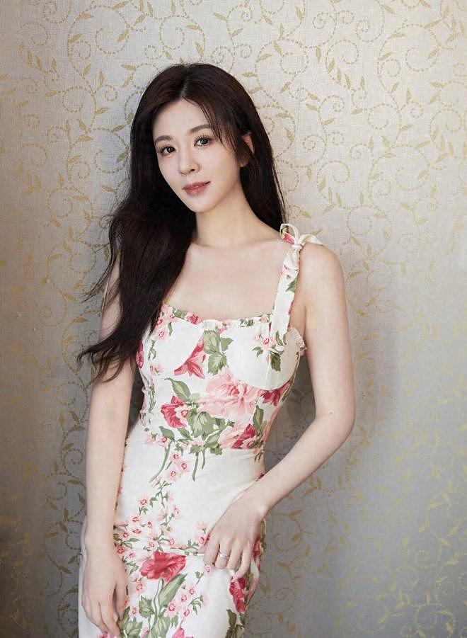 俞灏明成妻管严!和王晓晨牵手看电影花钱讨好,一路不敢吭声(组图) - 1