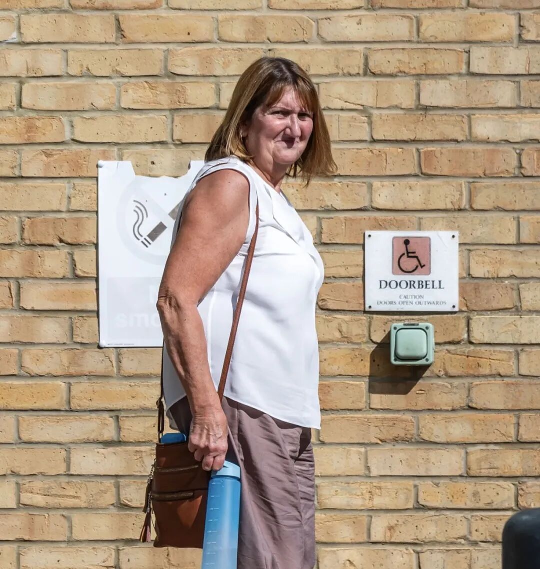 为了1英尺地打官司5年,英国老人赔掉11万英镑还可能失去房子!谁之过?(组图) - 2