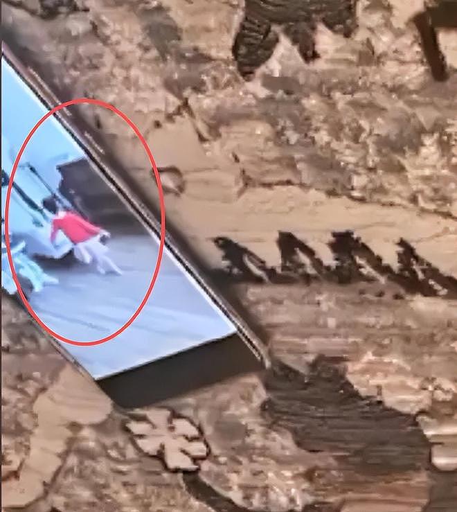 35岁郑爽近照曝光!脸部又僵又肿网友直呼认不出,彻底成了素人(组图) - 13