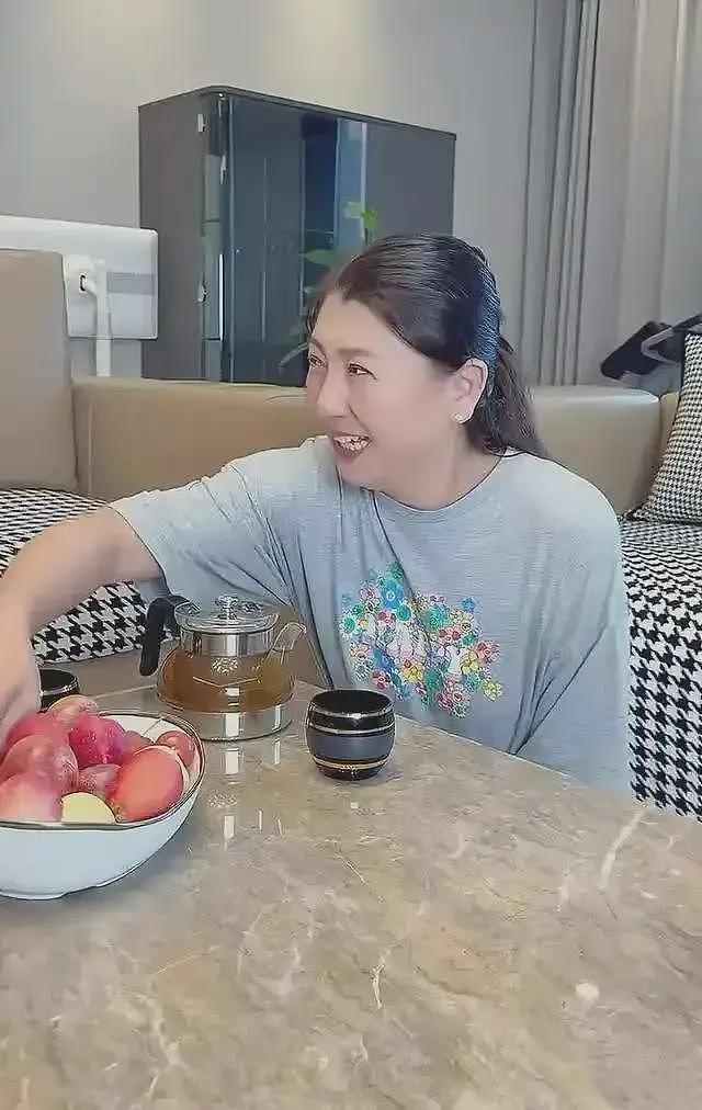 闫学晶报应来了!代言品牌或要解约,评论区沦陷,春晚节目疑落空(组图) - 2
