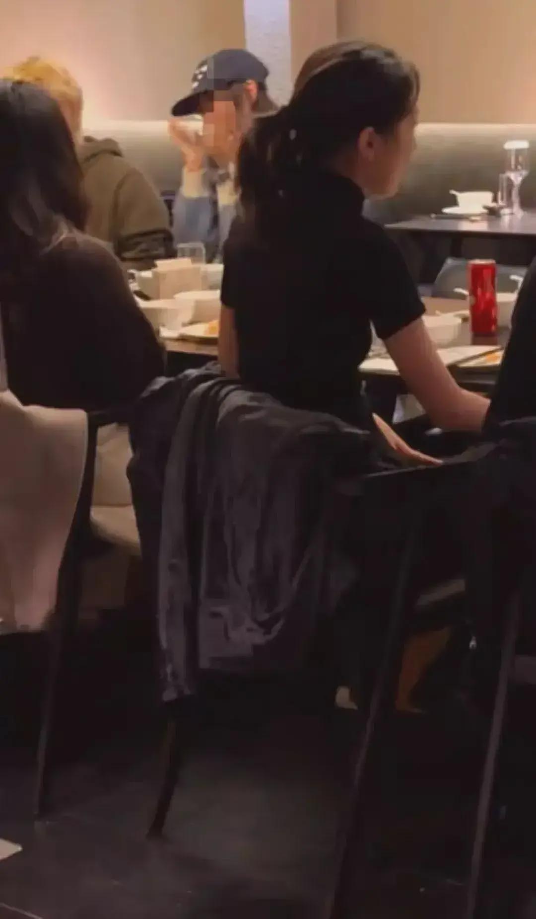 王菲女儿李嫣疑恋爱!与帅气男生现身机场,俩人有说有笑外形般配(组图) - 13