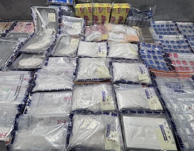 警方披露香港歌手罗启聪涉毒详情！现场有大批毒品和制毒工具（组图） - 2