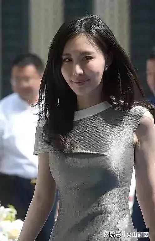 王石与田朴珺视频流出！她没了仰慕和爱意，他的眼睛透出一股寒意（组图） - 6