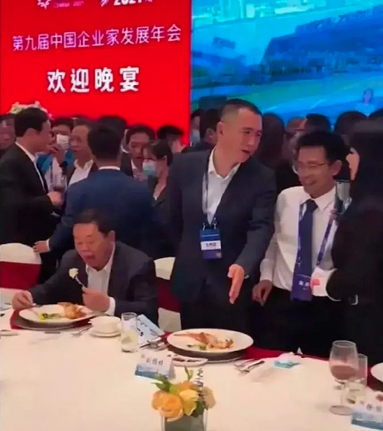曹德旺一张饭局私照流出，打脸多少人（组图） - 1