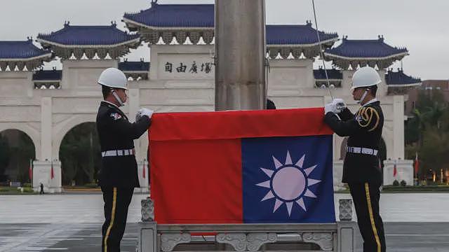 “今日委内瑞拉明日台湾”? 特朗普突袭马杜罗在海峡两岸引发热议,国台办回应(组图) - 1
