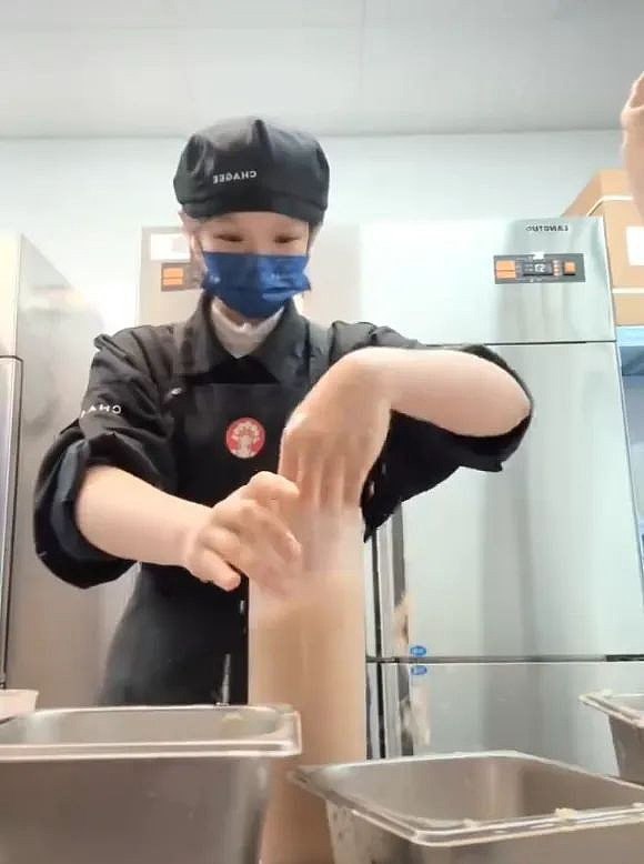 美女店员干黄一家店，霸王茶姬的天塌了（组图） - 7