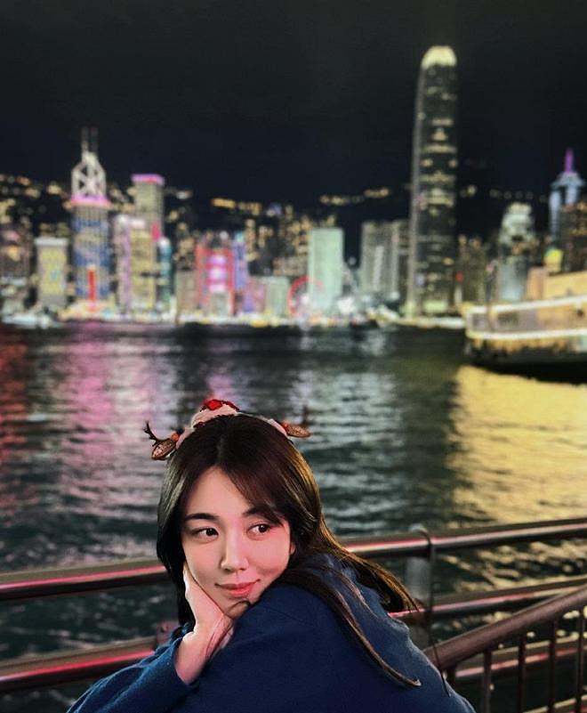 俞灏明成妻管严!和王晓晨牵手看电影花钱讨好,一路不敢吭声(组图) - 3