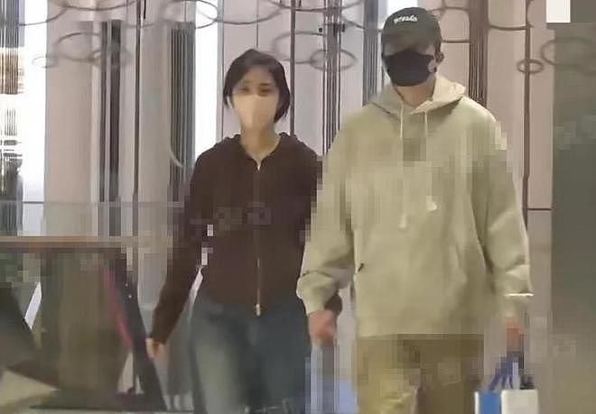 俞灏明成妻管严!和王晓晨牵手看电影花钱讨好,一路不敢吭声(组图) - 13