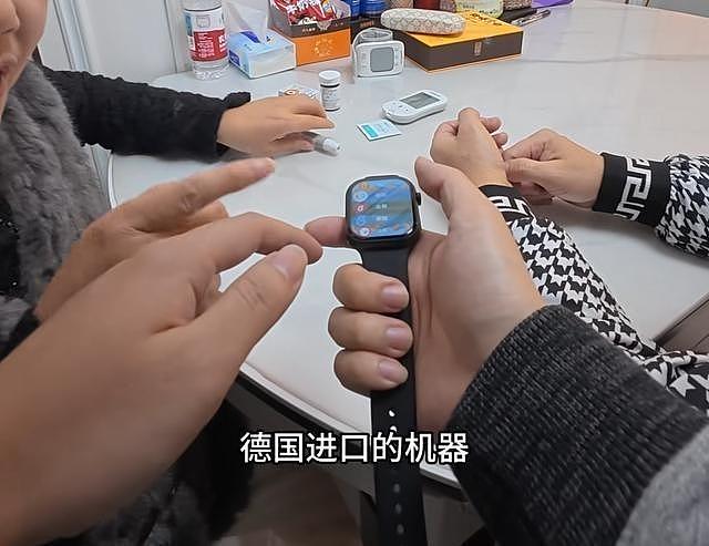 中国老人84元网购，买到“神奇手表”，吸尘器测出血糖7.4（组图） - 3