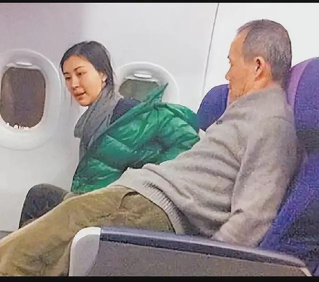 王石懒理婚变传闻,在豪宅打牌聚餐,俩年轻女子陪玩,越活越潇洒(组图) - 14