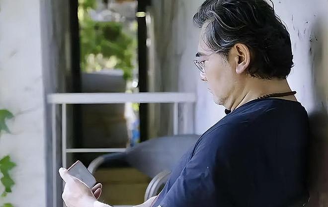 周迅，陈红对他一见倾心，一生未婚未育，如今65岁在乡下养猫种花（组图） - 3