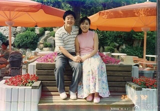 “社恐”第一夫人访华火了！亲和脸碾压前任科技脸，大气穿搭也赢了高奢…（组图） - 15