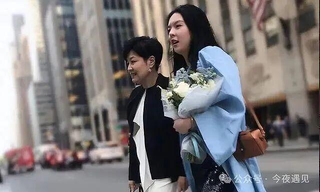 虽迟必到,李咏美国下葬7年后,哈文还是带着女儿走上姜昆的老路(组图) - 3
