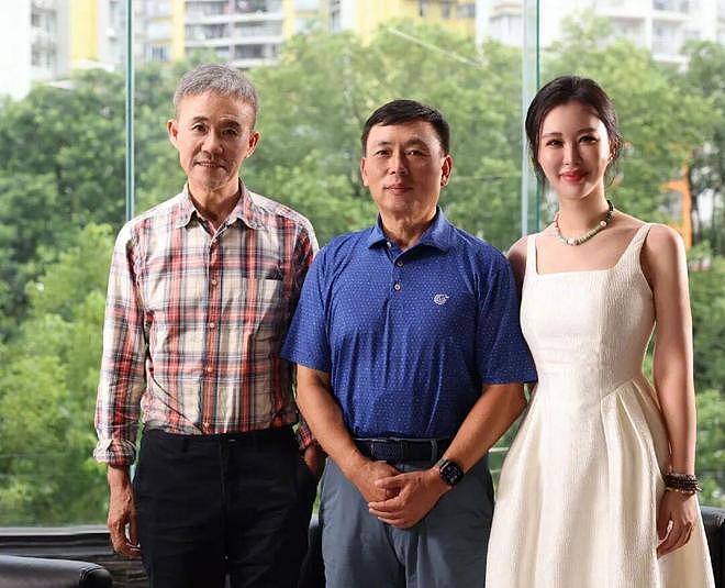 田朴珺再度公开与王石合影,离婚风波反转,粉丝建议她学习邓文迪(组图) - 6