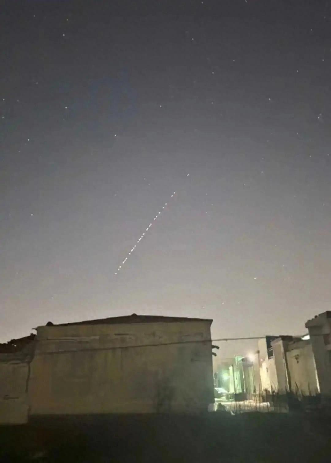 河南多地夜空现“神秘光点”，成串列队飞行！真相曝光引全网沸腾（视频/组图） - 1