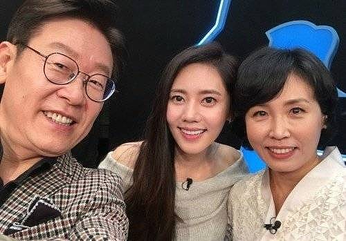 秋瓷炫又上热搜火了，起因是李在明访华，原来韩国总统真是她的忠实粉丝（组图） - 1