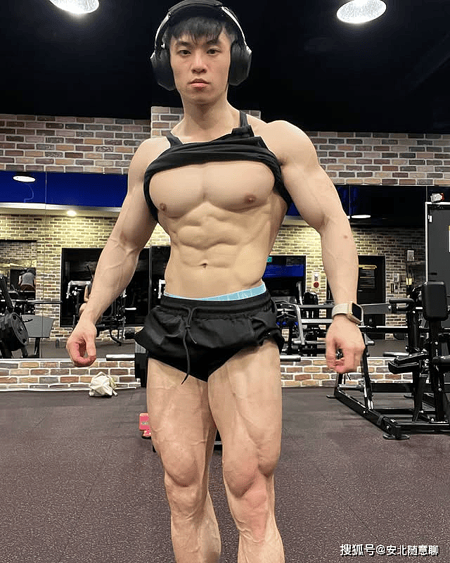 【帅哥】健身模特秀肌肉,颜值不够、身材来凑,这体脂率得有多低 (组图) - 1