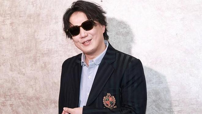49岁金曲歌王官宣结婚，与妻子大方晒婚戒，受访曝光女方身份（组图） - 8
