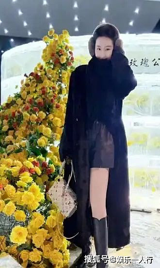 刘亦菲带65岁妈妈回哈尔滨,两人同框像姐妹(组图) - 4