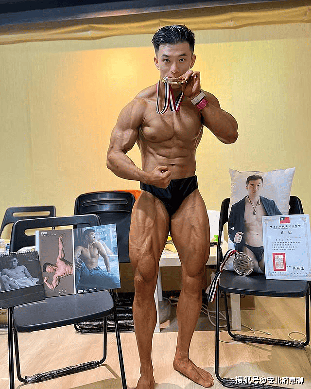 【帅哥】健身模特秀肌肉,颜值不够、身材来凑,这体脂率得有多低 (组图) - 3