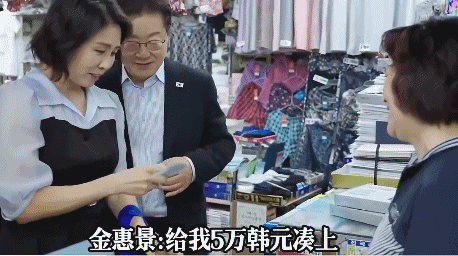 “社恐”第一夫人访华火了！亲和脸碾压前任科技脸，大气穿搭也赢了高奢…（组图） - 40