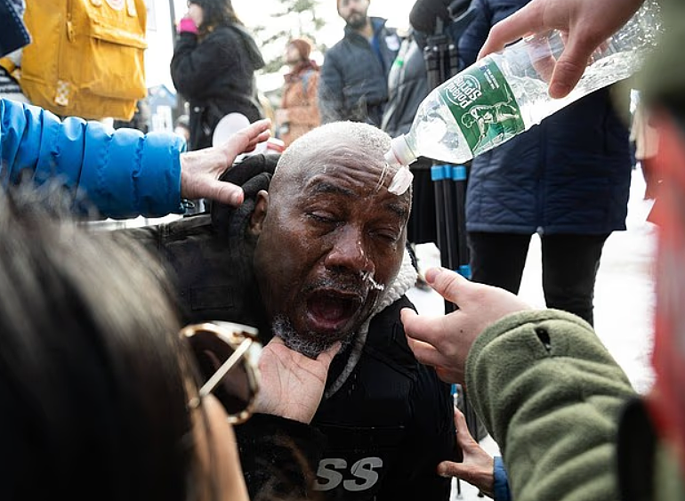 明州又出事了!女子驾车冲撞ICE被击毙,市长当众怒吼:滚出明尼阿波利斯(组图) - 21