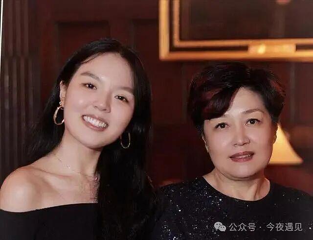 虽迟必到,李咏美国下葬7年后,哈文还是带着女儿走上姜昆的老路(组图) - 10