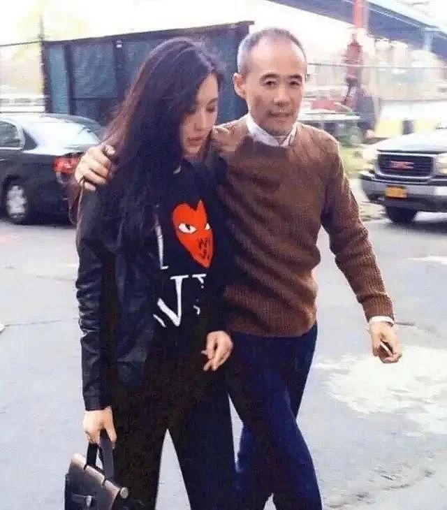田朴珺再度公开与王石合影,离婚风波反转,粉丝建议她学习邓文迪(组图) - 18