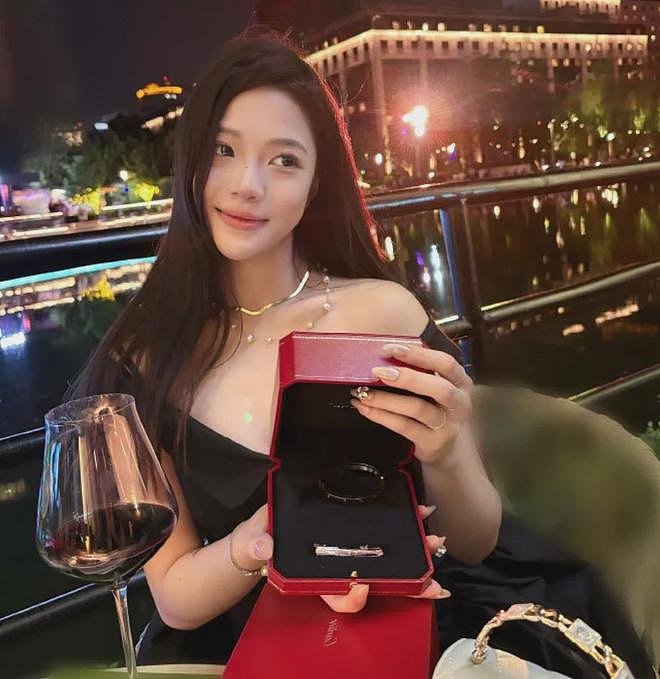 刘一诺点名檀健次！自曝恋爱时她已成年，曝檀健次现任也是小明星（组图） - 18