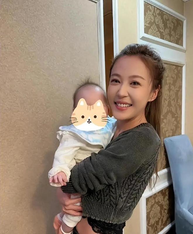 《爱情公寓》陈美嘉饰演者被曝怀孕！本人亲自出面回应，肚子确实变大了，但没情况（组图） - 3