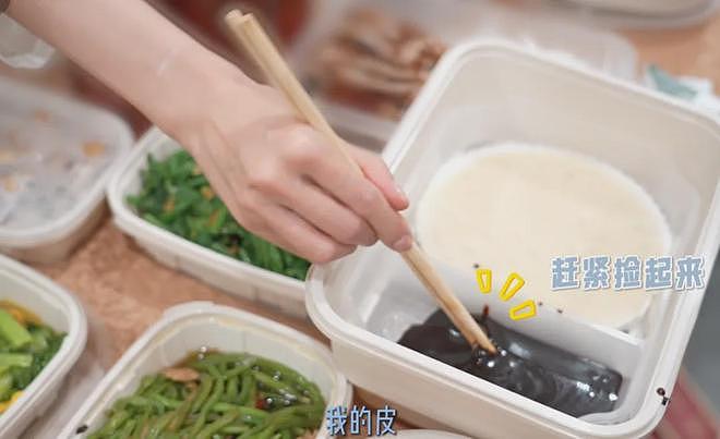 点一桌子菜只吃几口,39岁杨幂揭开内娱现状,没胃口更没活人感(组图) - 4