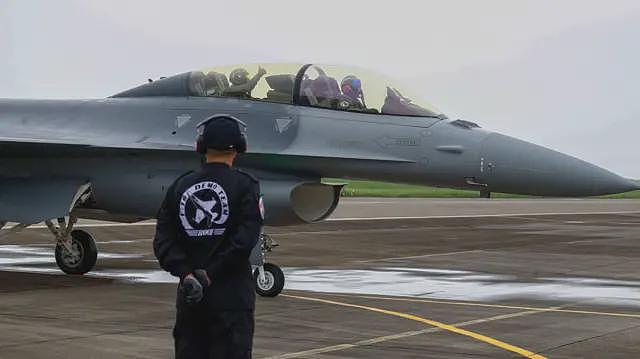 台湾再有F-16战机失事 飞行官坠海后生死未卜 - 3